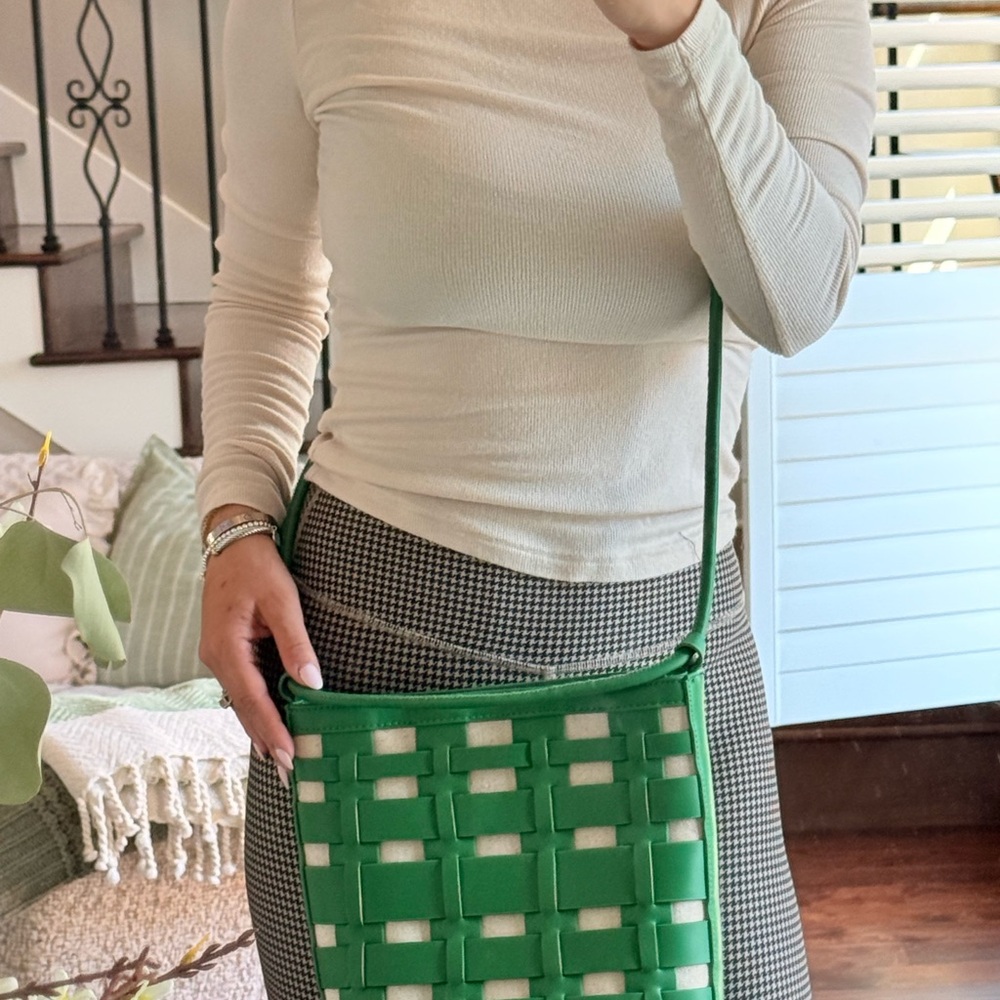 Green Woven Crossbody Bag - Picture 7 of 8